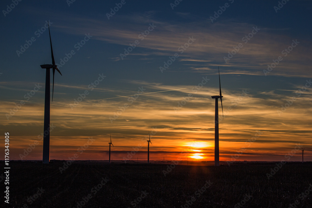 Obraz premium wind turbines at sunset
