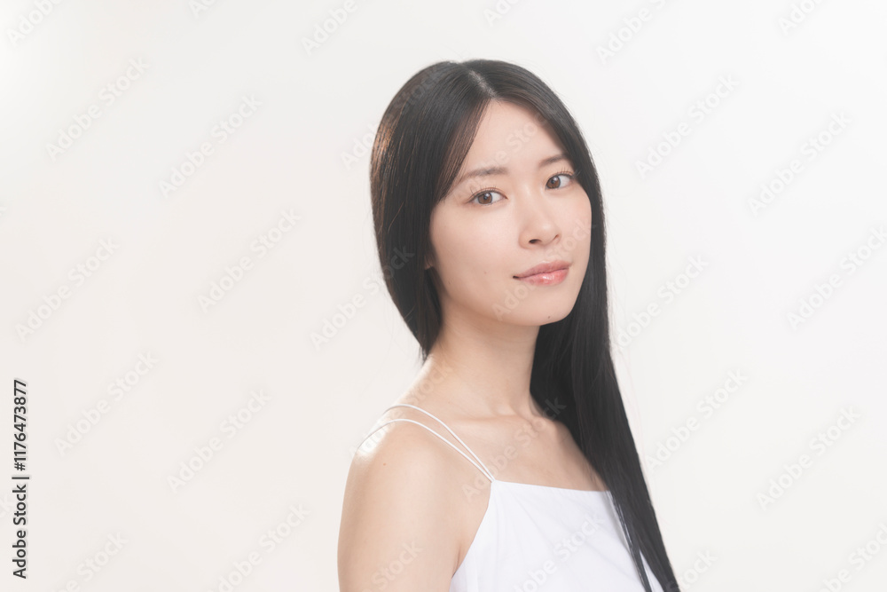 黒髪ロングヘアの女性のビューティーイメージ。 黒髪ロングヘアの女性のビューティーイメージ。