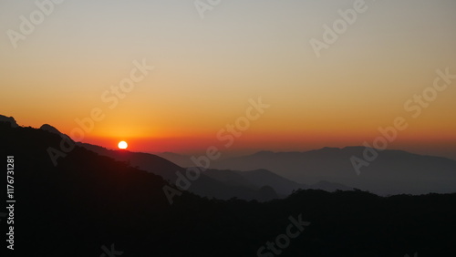 Wallpaper Mural e coucher de soleil orangé depuis le pain de sucre à Rio avec une vue sur la mer et sur le Christ Rédempteur Torontodigital.ca