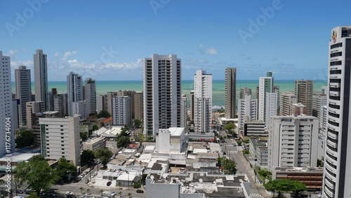 ville de Récife avec une vue sur la mer au Brési photo