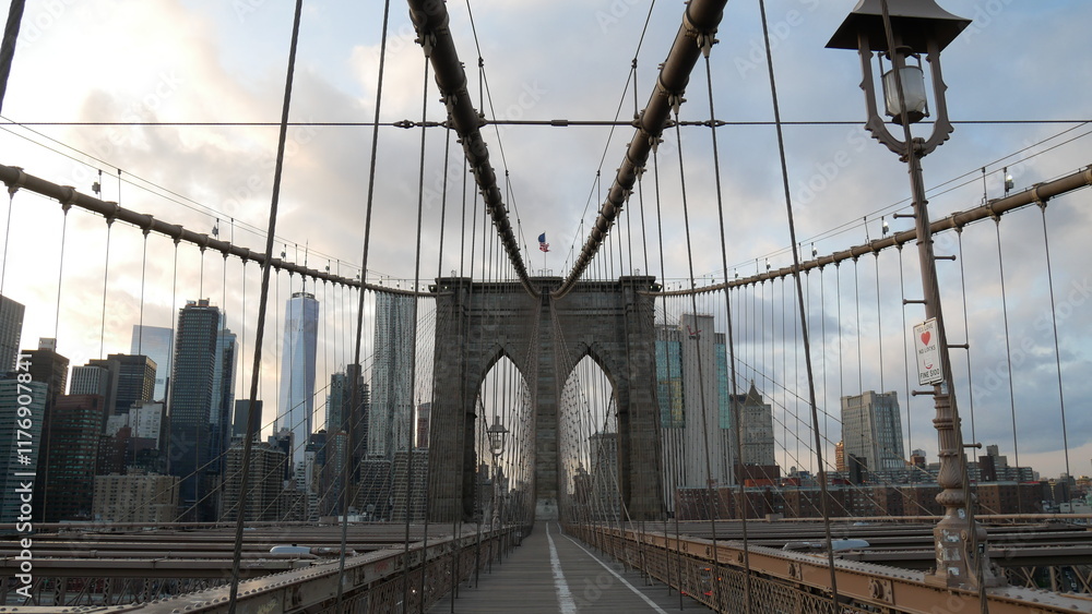 Obraz premium New York City, NYC, vide, Covid-19, pandémie, confinement, lockdown, rues désertes, Times Square, Manhattan, Brooklyn Bridge, Central Park, skyline, gratte-ciel, ville, urbain, métropole, États-Unis, 