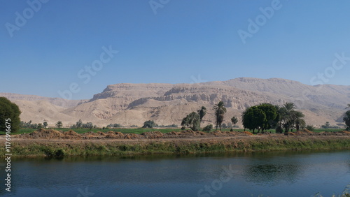 Assouan, Égypte, Nil, barrage d'Assouan, lac Nasser, temple de Philae, obélisque inachevé, île Éléphantine, île Kitchener, Nubie, culture nubienne, marché d'Assouan, felouque, désert, dunes de sable,  photo