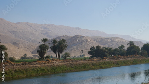 Assouan, Égypte, Nil, barrage d'Assouan, lac Nasser, temple de Philae, obélisque inachevé, île Éléphantine, île Kitchener, Nubie, culture nubienne, marché d'Assouan, felouque, désert, dunes de sable,  photo