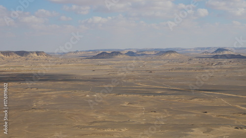 désert noir, Égypte, Sahara, formations volcaniques, montagnes noires, paysage désertique, sable, dunes, érosion, géologie, nature, parc national, formations naturelles, rochers, aventure, exploration photo