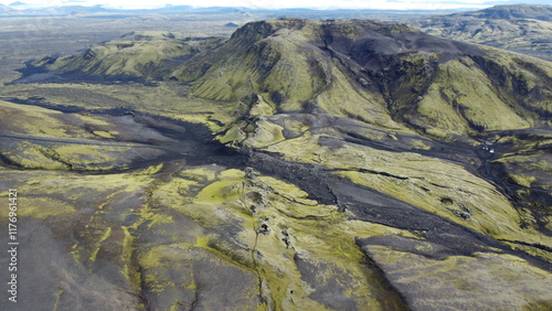 Vue aérienne panoramique de la chaîne de volcan Laki, désert de montagne de mousse, Islande
 photo