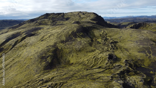 Vue aérienne panoramique de la chaîne de volcan Laki, désert de montagne de mousse, Islande
 photo