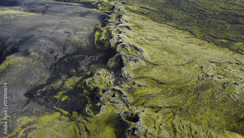 Vue aérienne panoramique de la chaîne de volcan Laki, désert de montagne de mousse, Islande
 photo