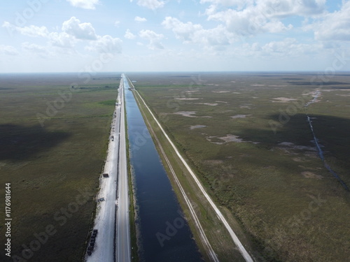 Wallpaper Mural Vue aérienne au drone professionnel du parc naturel Everglades avec suivi d’un airboat sur rivière, Floride, USA
 Torontodigital.ca