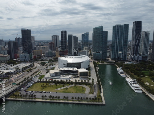 Vue aérienne professionnel au drone de Miami Downtown, Floride, USA

