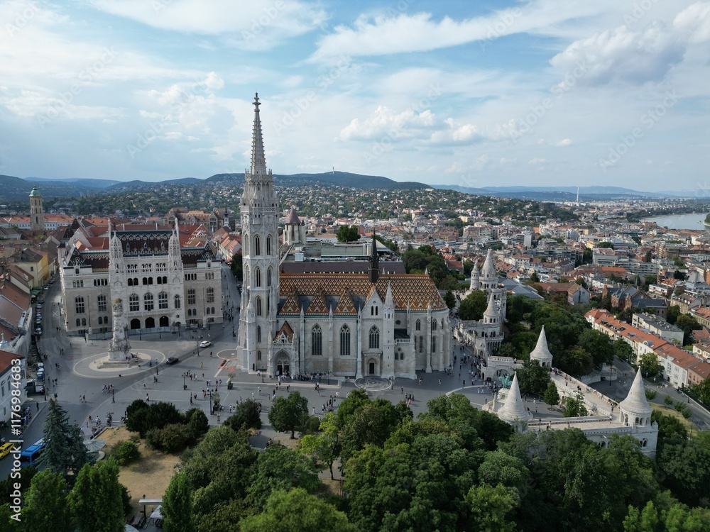 Vue aérienne panoramique de la ville capitale Budapest avec église Our Lady of Buda Castle, Fisherman's Bastion, Hongrie, Europe
Vue aérienne panoramique de la ville capitale Budapest avec église Our Lady of Buda Castle, Fisherman's Bastion, Hongrie, Europe