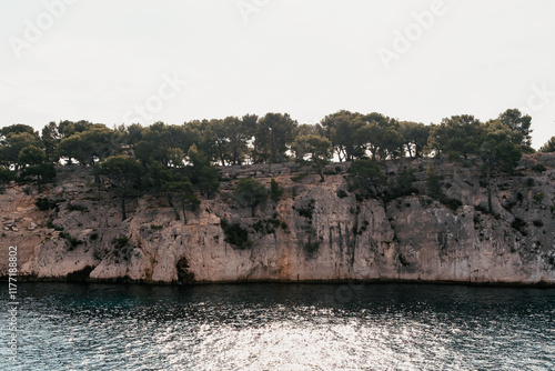 Obraz na płótnie Splendeurs des Calanques : Nature et Mer Méditerranéenne w salonie