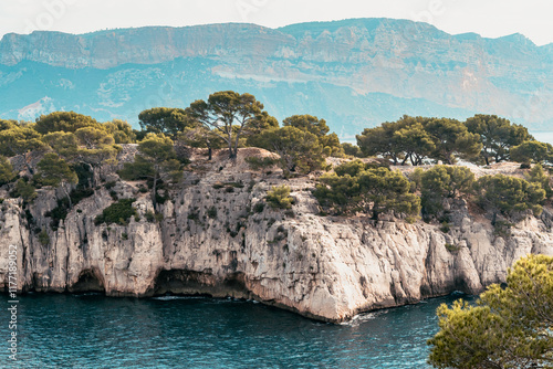 Obraz na płótnie Splendeurs des Calanques : Nature et Mer Méditerranéenne w salonie