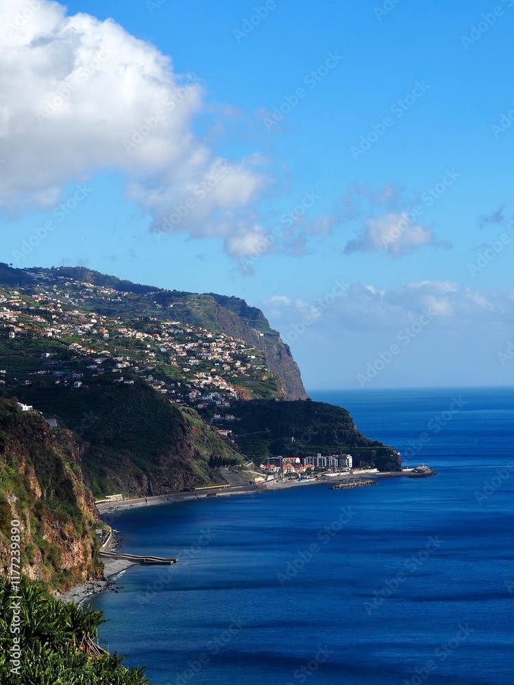 Naklejka premium Cliffs on Madeira