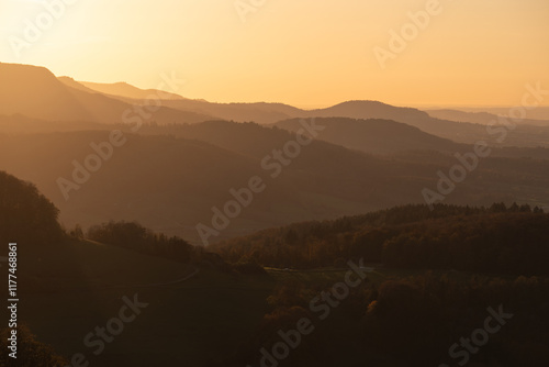 Wallpaper Mural Wunderschöner Sonnenuntergang mit dem Albtrauf von der Ostalb aus gesehen auf dem Rötelstein bei Donzdorf.  Torontodigital.ca