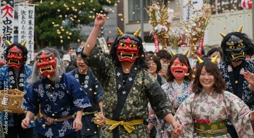 節分祭：鬼のお面をかぶった人々が豆まきをする祭り風景