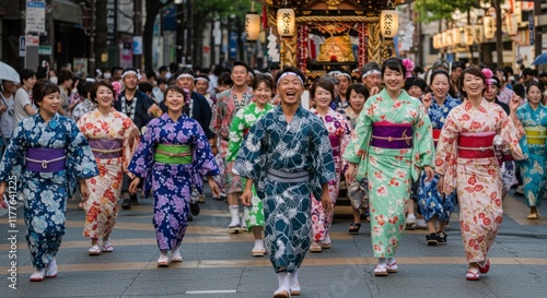 祭りの行列、浴衣姿の女性たち、賑やかな日本の夏祭り