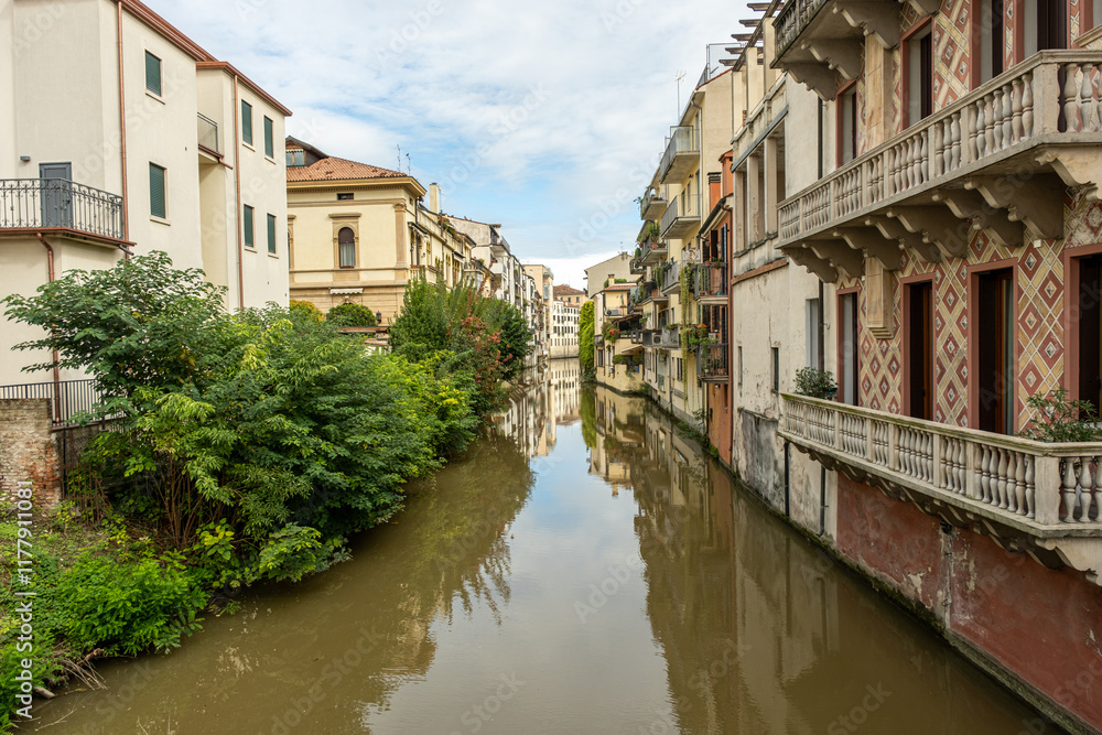 canals cross the city of Padua with buildings canals cross the city of Padua with buildings