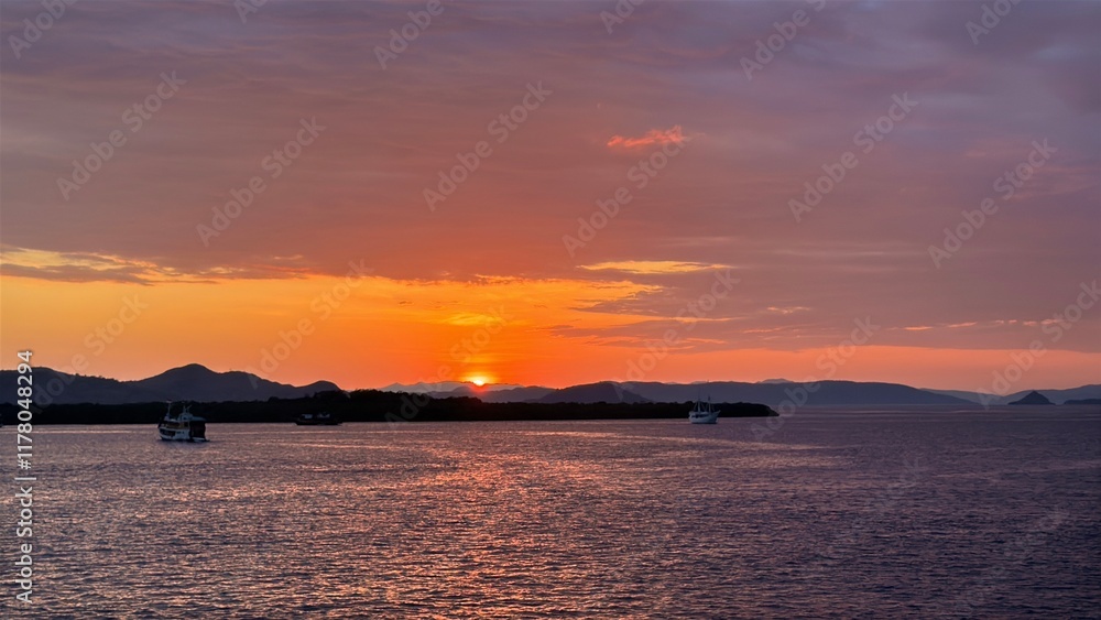 UGC. amazing sunset overlooking the ocean UGC. amazing sunset overlooking the ocean