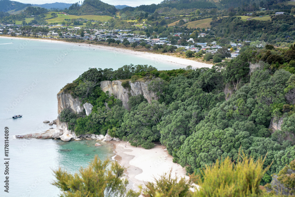 Φωτογραφία View of the Cooks Beach Bay. Lonely Bay Coromandel New Zealand