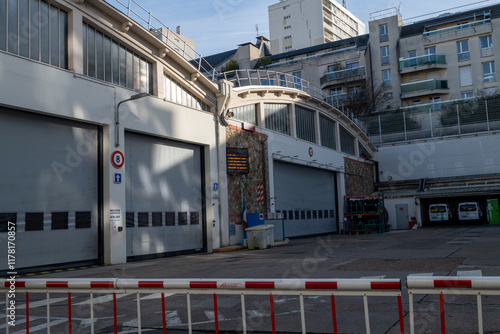 un dépôt de bus dans le treizième arrondissement de Paris en France photo