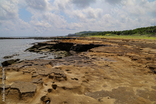 해안가에서 바라보는 바다 풍경 제주 서귀포시 대정읍 상모리 사람발자국과 동물발자국 화석 산지
