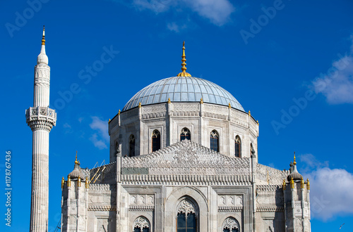 Obraz na płótnie Interior detail from Pertevniyal Valide Sultan Mosque, a 19th century Ottoman imperial mosque located in Aksaray, Istanbul, Turkey. w salonie