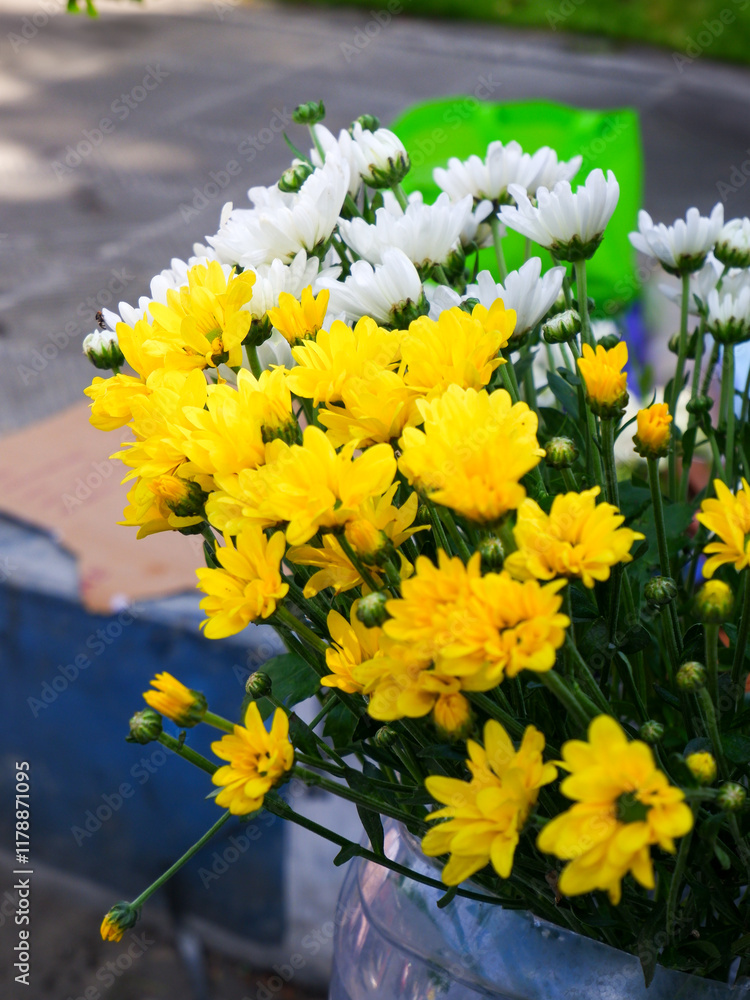 Obraz premium bouquet of yellow flowers in a vase