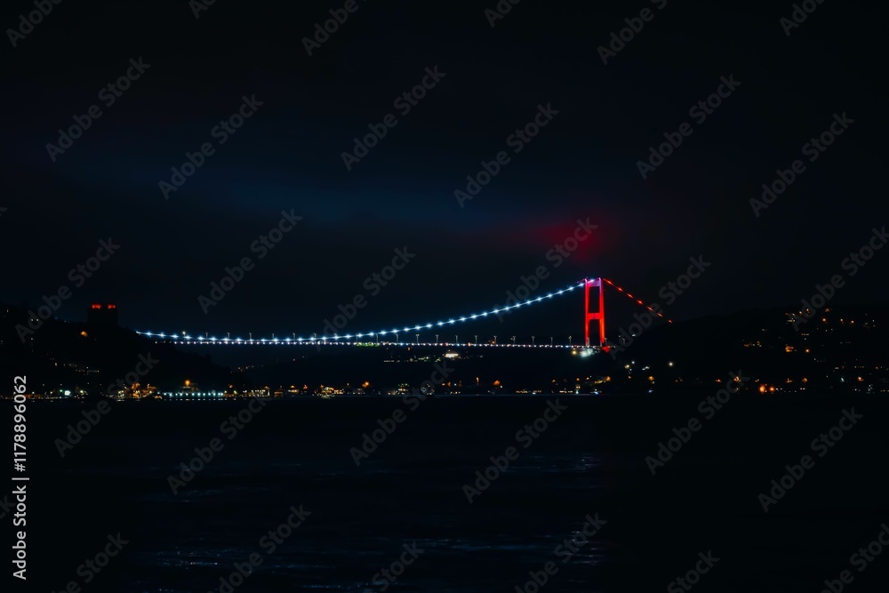 Obraz premium Illuminated Bosphorus Bridge at Night