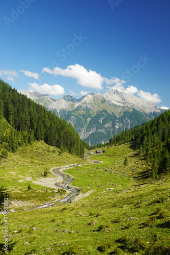 Foto The panorama of Malfontal valley, Pettneu am Arlberg, Austria