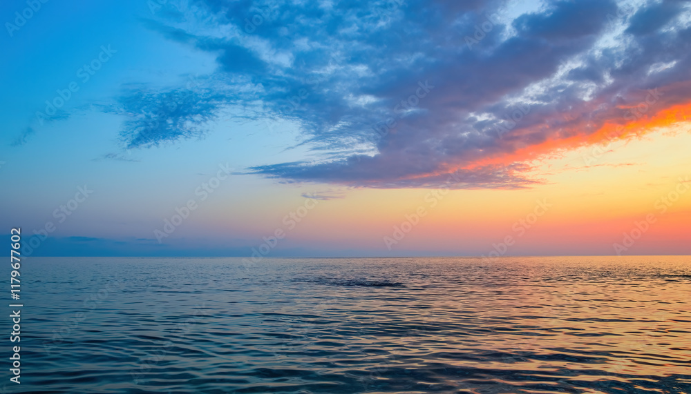 Obraz premium The calm surface of the sea at a bright sunset