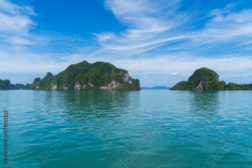 Obraz na płótnie Ao Phang Nga National Park and coastline of Phuket w salonie