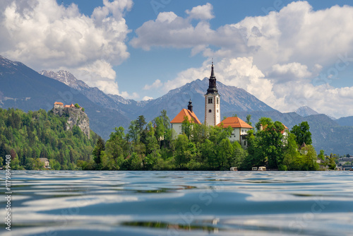 Wallfahrtskirche Mariä Himmelfahrt im Bleder See Slowenien photo