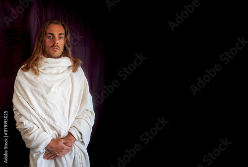 Obraz na płótnie A long-haired man in a white robe resembling Jesus w salonie