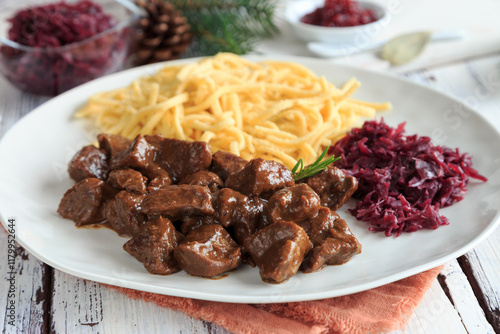 Delikates Wildgulasch mit Spätzle photo