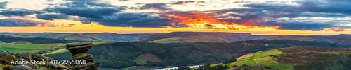 Billede på lærred Crook Hill and Ladybower valley panorama at sunset in Peak District