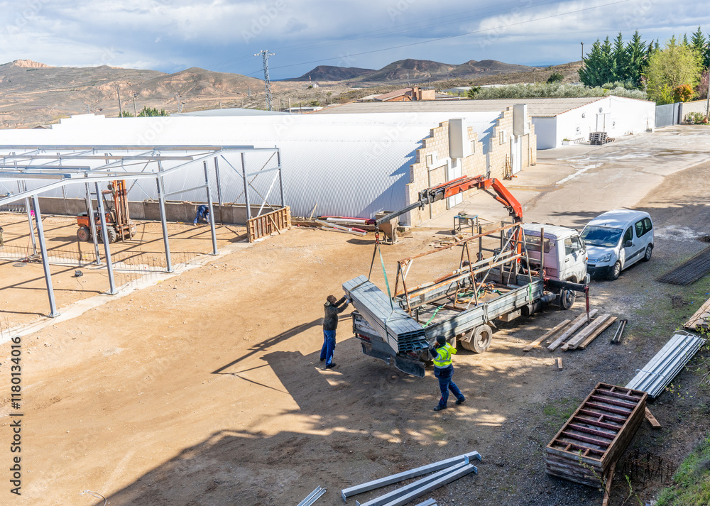 Steel and industrial iron welding technicians, factory, industrial building professionals, drilling iron and other metals.