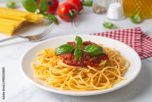 Obraz na płótnie Tasty appetizing classic italian spaghetti pasta with tomato sauce w salonie