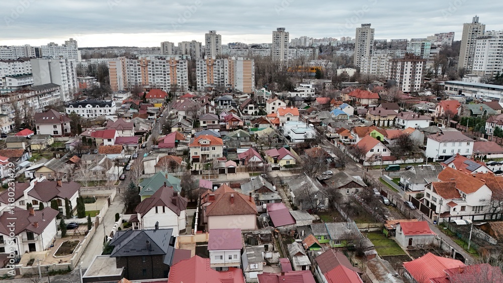 Obraz premium Urban Landscape with Mixed Architecture 8