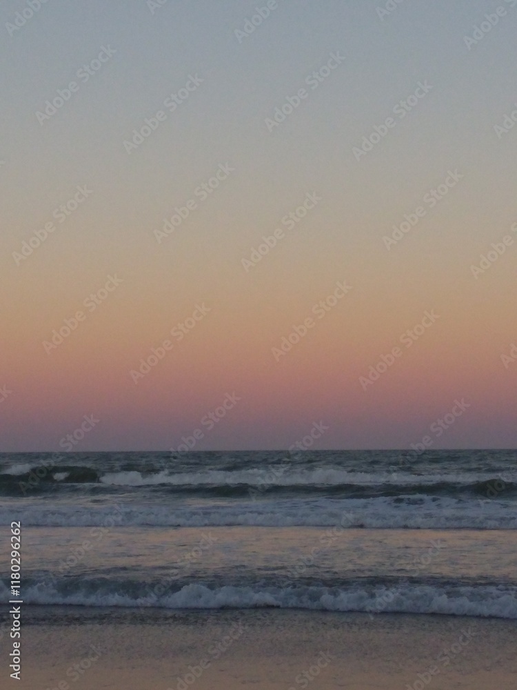 Atardecer en la playa del mar Argentino Atardecer en la playa del mar Argentino