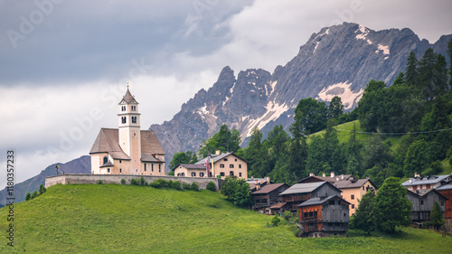 Obraz na płótnie Spectacular landscape on Italian Alps Mountain Dolomite at Chiesa di Santa Lucia w salonie
