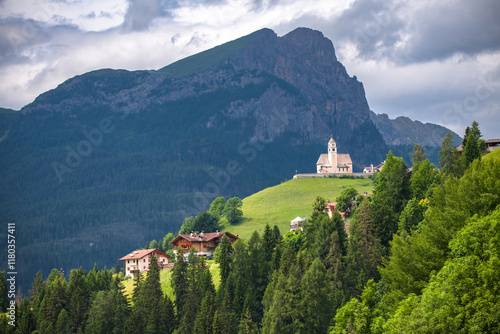 Obraz na płótnie Spectacular landscape on Italian Alps Mountain Dolomite at Chiesa di Santa Lucia w salonie