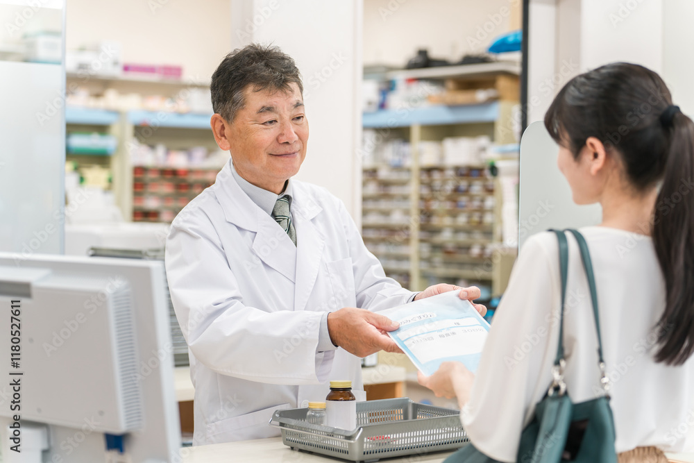 薬局・病院・ドラッグストアで処方箋を処方する薬剤師(処方箋・薬・サプリメント)
薬局・病院・ドラッグストアで処方箋を処方する薬剤師(処方箋・薬・サプリメント)