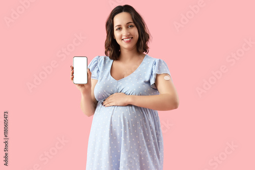 Young pregnant woman with g...