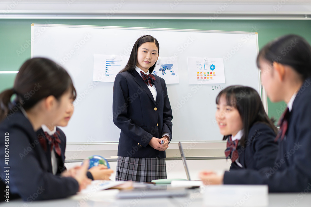 ディスカッションする学生 ディスカッションする学生