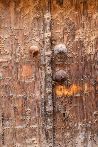 Porte en fer et en bois photo