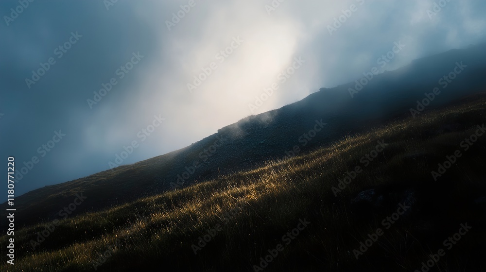 Fototapeta premium Misty Mountain Landscape: Sunlight Through Fog
