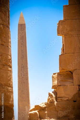 Tumba en el Valle de los Reyes Paseo en globo al amanecer en el Valle de los Reyes, Luxor, Egipto. photo