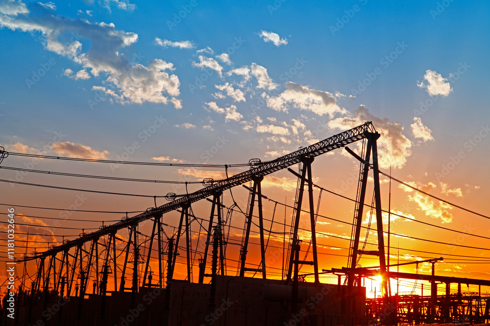 Obraz premium Wire electrical energy at sunset