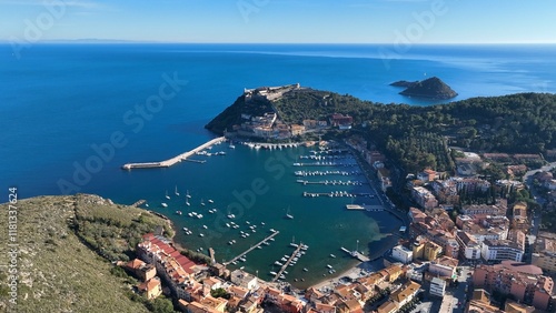 Fotografía Porto Ercole, esclusiva località turistica di mare in Toscana, Monte Argentario, Italia