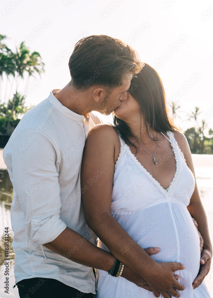 Fototapeta premium Romantic pregnant couple kissing on seashore